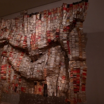 El Anatsui artwork, “Man’s Cloth.” Image by Hahnchen, Wikimedia Commons.
